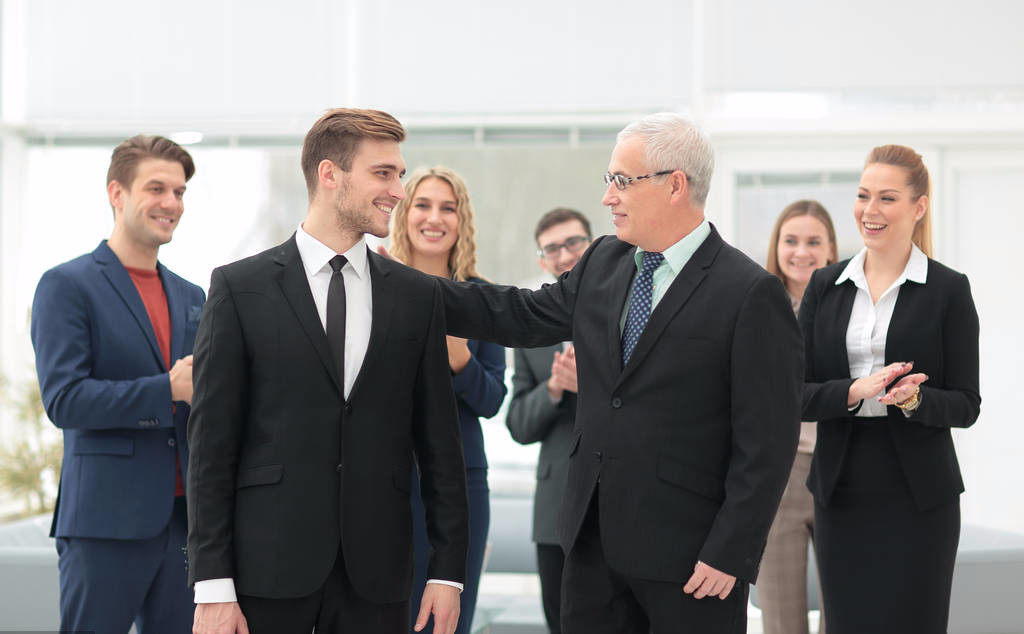 职场人不会说话，记住这三个技巧，让你人际关系越来越好