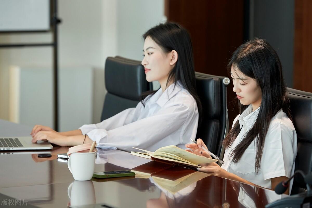 职场中，如何提高我们的沟通能力？