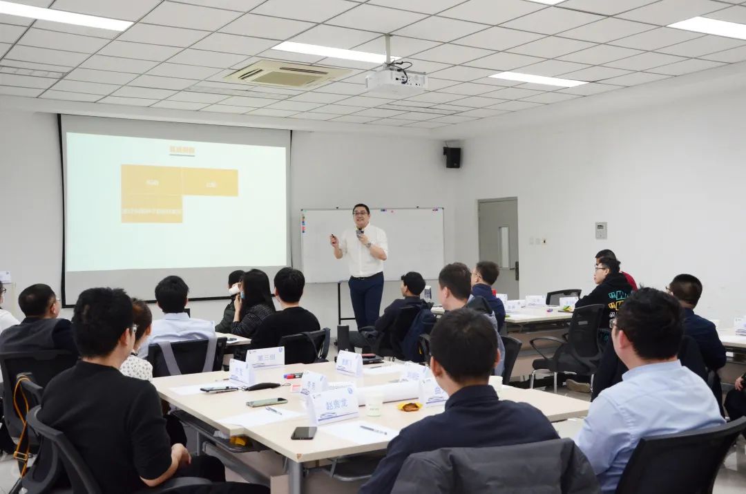 【奔腾分校】培训的各种打开方式-《职场沟通与商务礼仪》培训