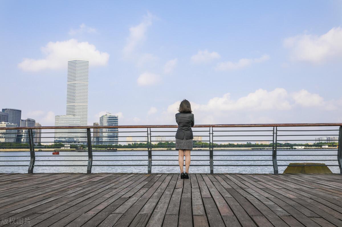 如何在职场中避免情绪失控，保持高情商