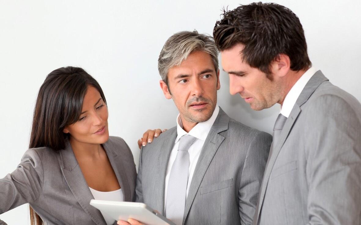 职场与老板沟通，掌握四个要点，让你甩同事一大截