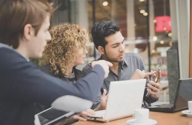 职场中，学会这两点沟通技巧吗，工作省力一大半！